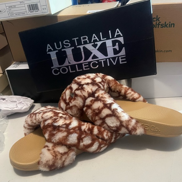 Australia Luxe Collective Tan and Cream Slippers - Picture 1 of 5